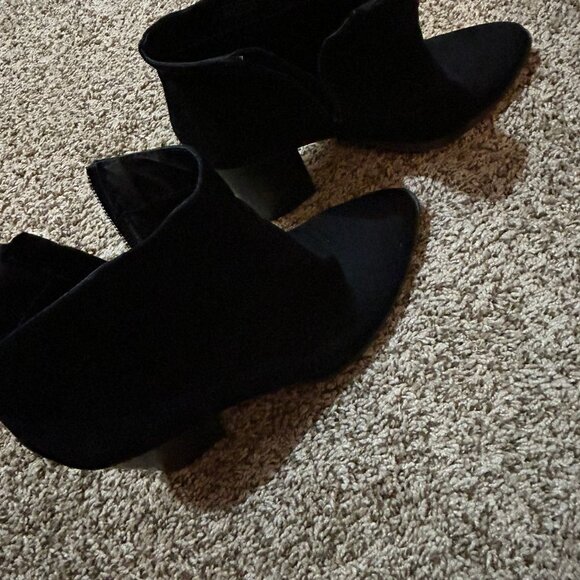 Shoes - Picture 3 of 4
